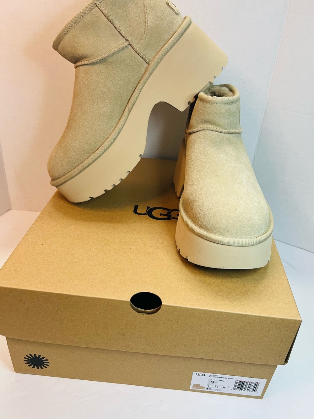 NIB Women’s UGG Classic Ultra Mini New Heights platform size 9 Mustard Seed